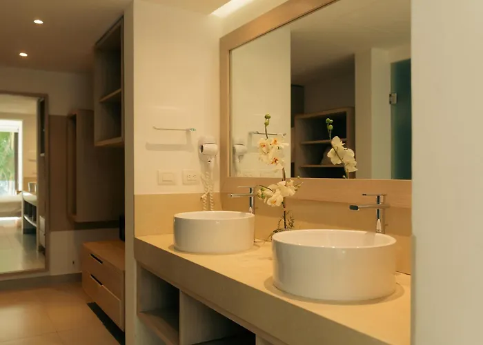 Bright 2br With Terrace & Pool, Lorena Ochoa Residences
